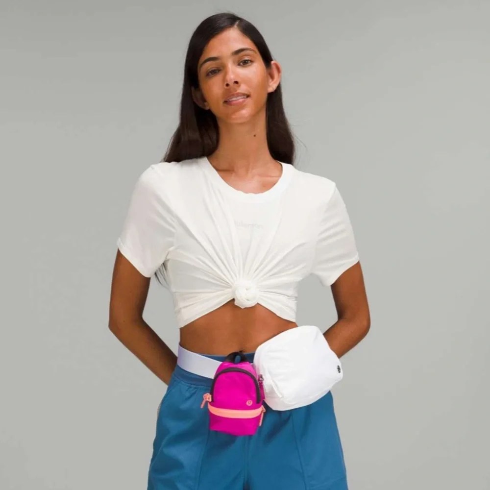 Lululemon adventure backpack nano clip - đź’śđź’— pairs with Sonic Pink belt bag - Picture 4 of 7